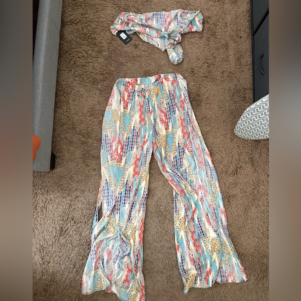 Women’s Size L Fashion Nova Colorful Wide Leg Pants & Jumpsuit Set